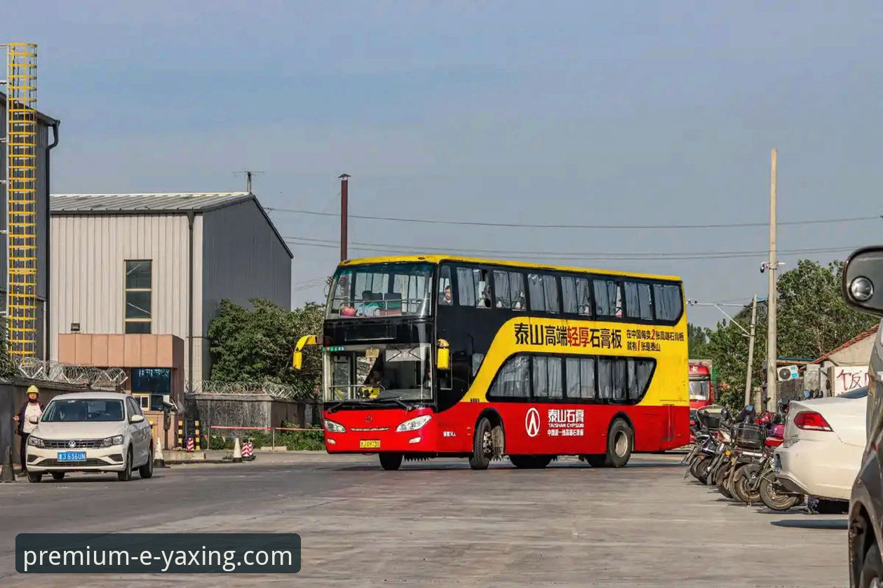 亚星客车图片与实车体验对比：官网展示vs真实驾驶感受，哪个更值得参考？